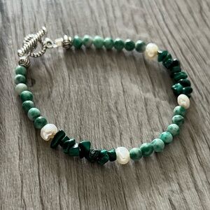Green malachite, agate and pearl bracelet